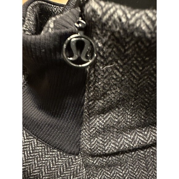 Lululemon Base Runner 1/2 Zip Heathered Herringbone Heathered Black Black Size 6 - Picture 2 of 8